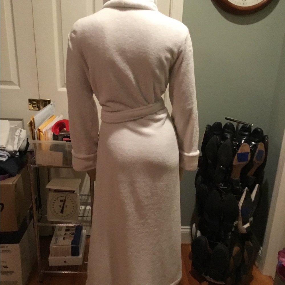 White Large Robe - Picture 13 of 13
